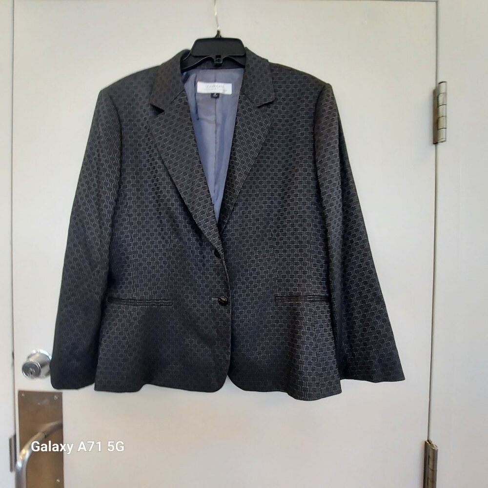 Tahari Arthur S. Levine Size 16 Woman Jacket Lined 2 Front Buttons 2 Front Pocke